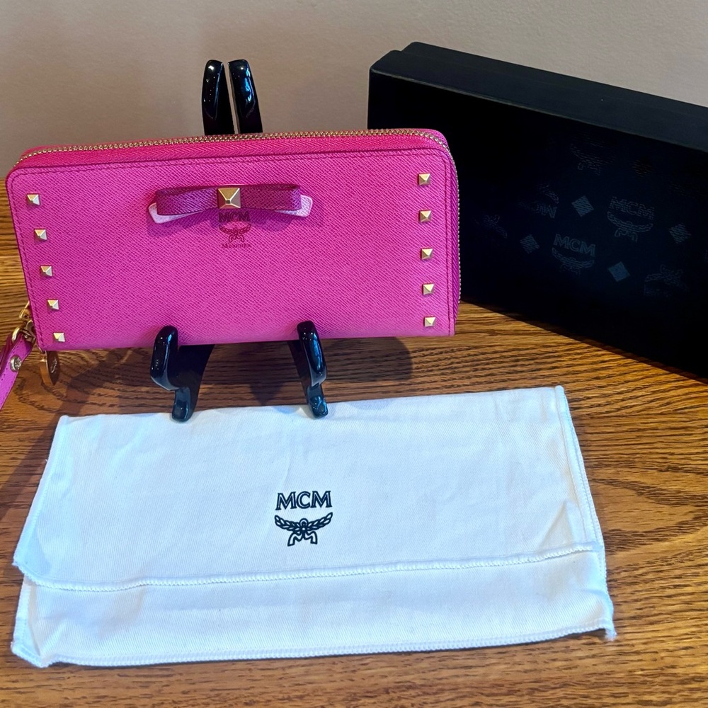 MCM MINA WRISTLET - FULL INCLUSION PRETTY PINK w/GOLDTONE ACCENTS - Picture 3 of 9